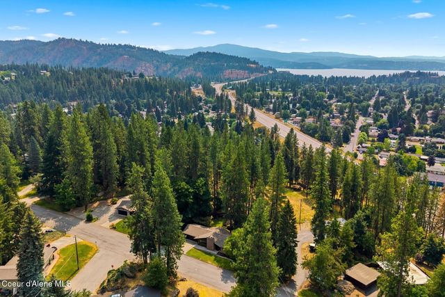 1023 N Crestline Dr, Coeur D'alene, ID 83814