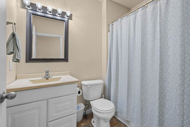 9 7th St NW, Minot, ND 58703