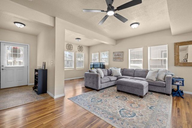 9 7th St NW, Minot, ND 58703