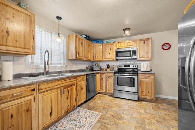 9 7th St NW, Minot, ND 58703
