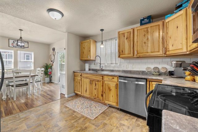 9 7th St NW, Minot, ND 58703