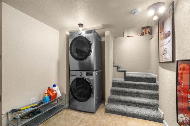 9 7th St NW, Minot, ND 58703