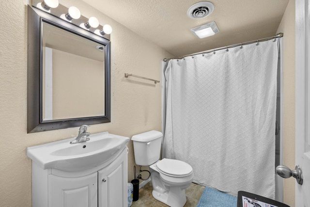 9 7th St NW, Minot, ND 58703