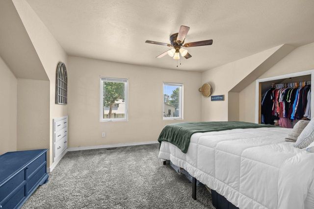 9 7th St NW, Minot, ND 58703