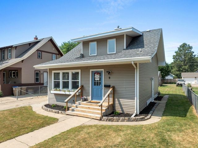9 7th St NW, Minot, ND 58703