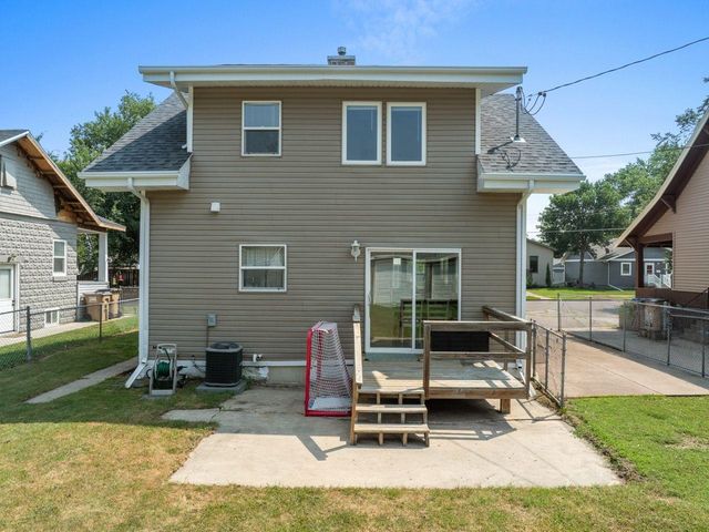 9 7th St NW, Minot, ND 58703