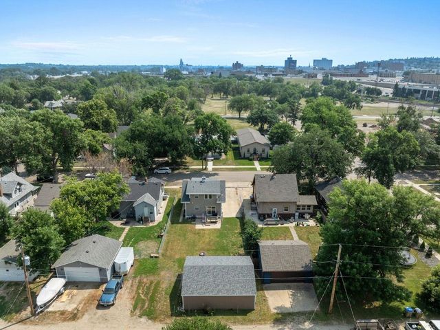 9 7th St NW, Minot, ND 58703