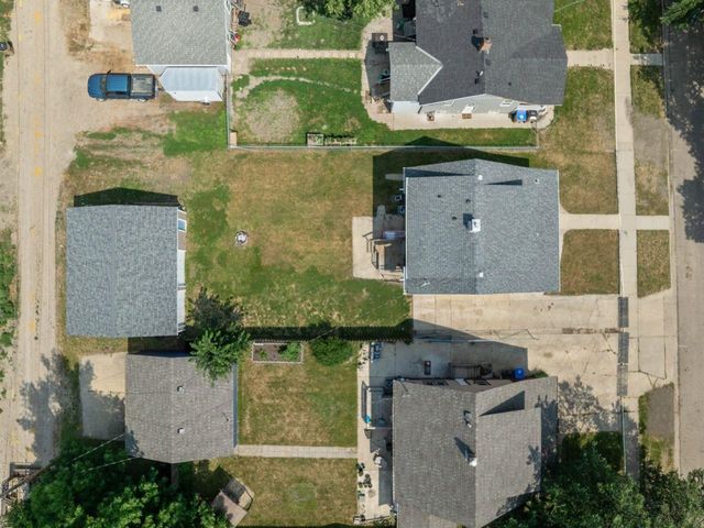 9 7th St NW, Minot, ND 58703