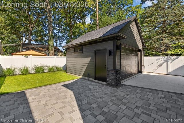 1935 Brookwood Avenue, Royal Oak, MI 48073