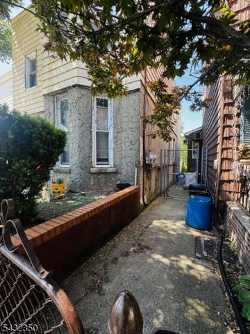 133 Pamrapo Ave, Jersey City, NJ 07305