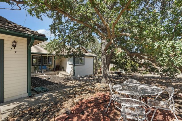 17 Chukar Dr, Wallace, CA 95254