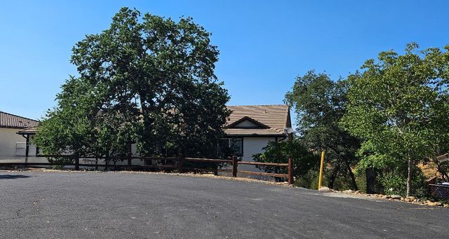 17 Chukar Dr, Wallace, CA 95254