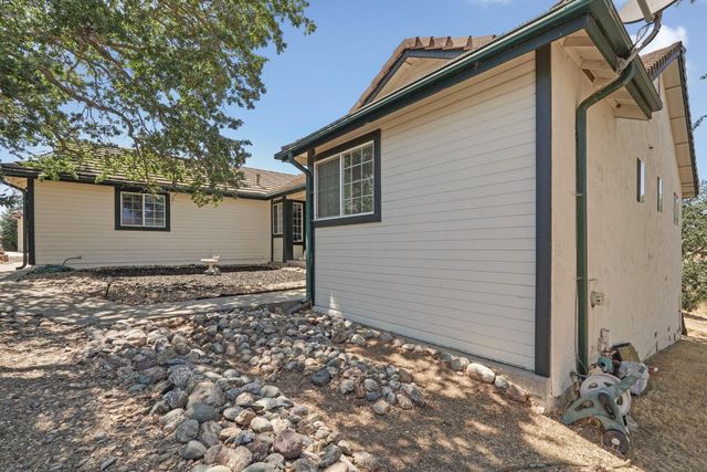 17 Chukar Dr, Wallace, CA 95254