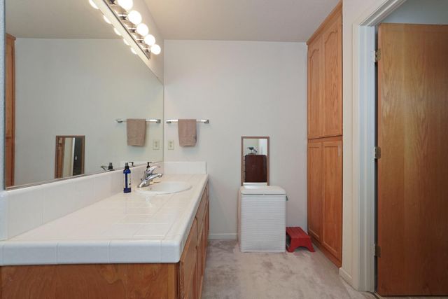 17 Chukar Dr, Wallace, CA 95254