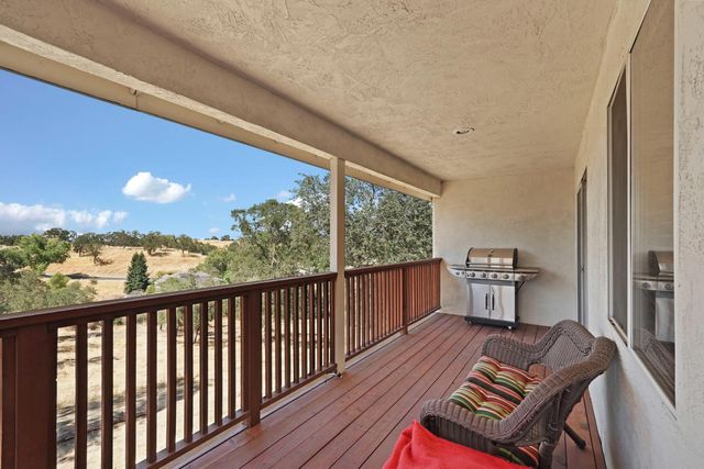 17 Chukar Dr, Wallace, CA 95254