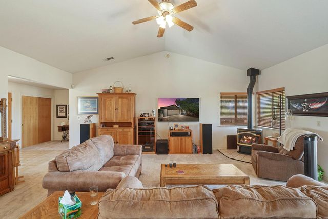 17 Chukar Dr, Wallace, CA 95254