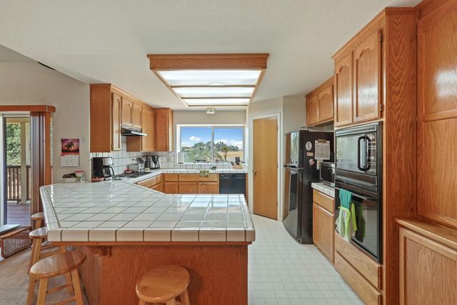 17 Chukar Dr, Wallace, CA 95254