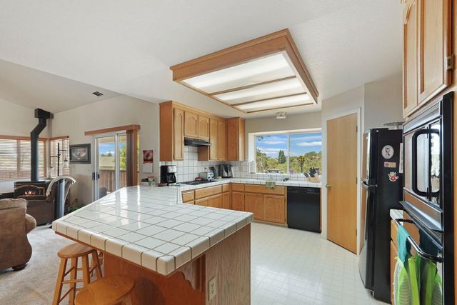 17 Chukar Dr, Wallace, CA 95254