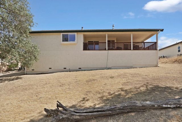 17 Chukar Dr, Wallace, CA 95254