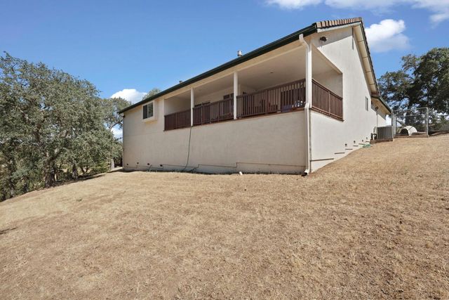 17 Chukar Dr, Wallace, CA 95254