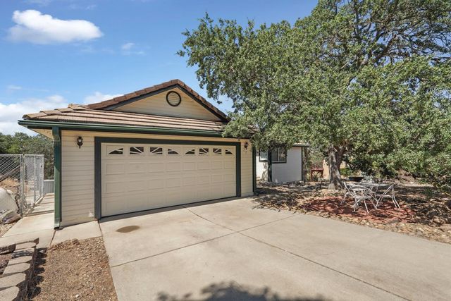 17 Chukar Dr, Wallace, CA 95254