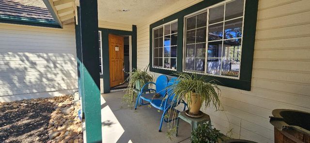 17 Chukar Dr, Wallace, CA 95254