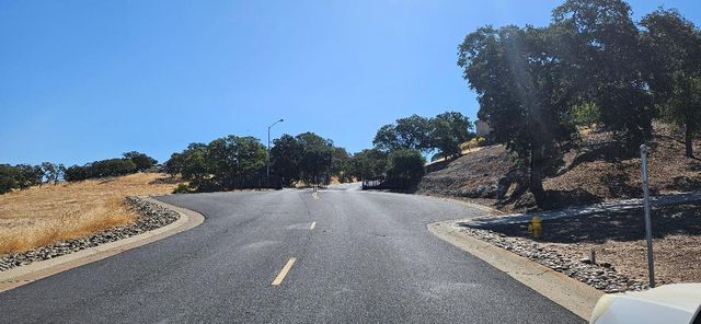 17 Chukar Dr, Wallace, CA 95254