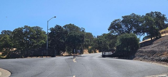 17 Chukar Dr, Wallace, CA 95254