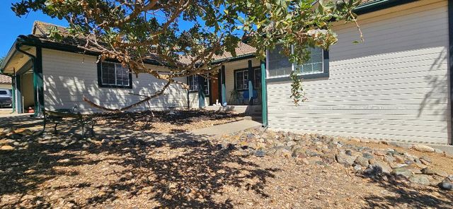 17 Chukar Dr, Wallace, CA 95254