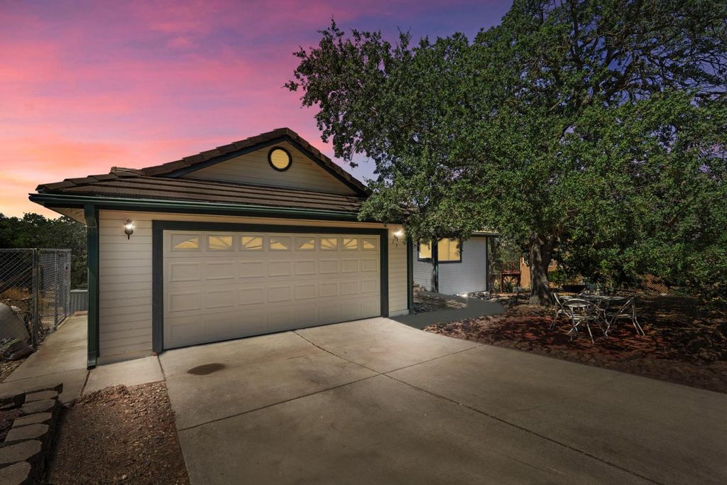 17 Chukar Dr, Wallace, CA 95254