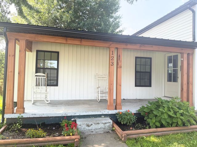 123 Oak Street, Berea, KY 40403