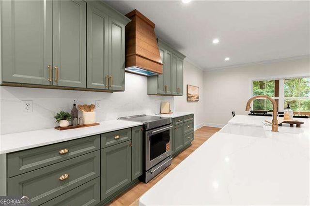 300 Nottingham Drive, Woodstock, GA 30188