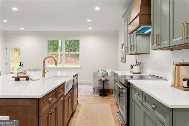300 Nottingham Drive, Woodstock, GA 30188
