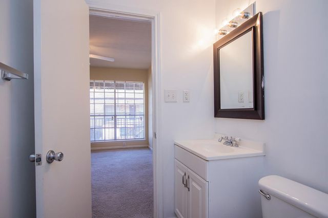 425 Emerson Street 18, Houston, TX 77006