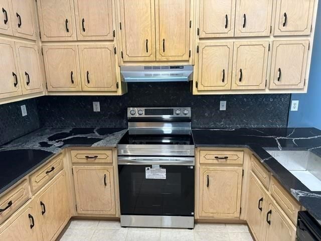 620 Grove Pointe Way, Locust Grove, GA 30248