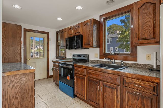 30 Monroe St, Wareham, MA 02532