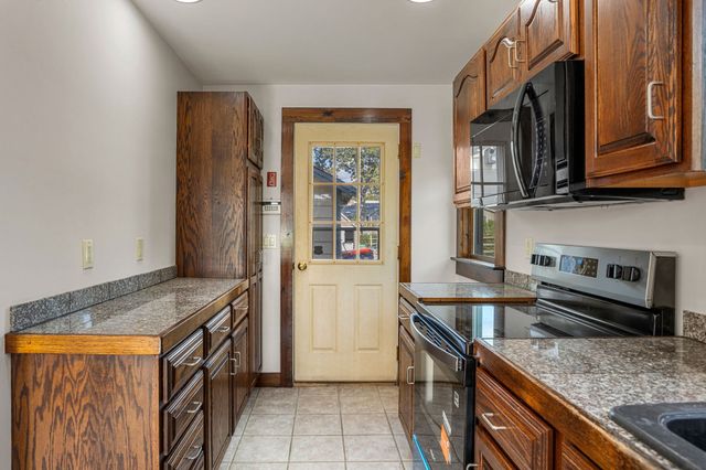 30 Monroe St, Wareham, MA 02532