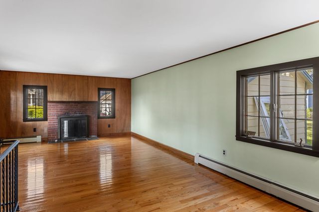 30 Monroe St, Wareham, MA 02532
