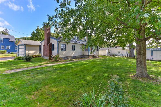 30 Monroe St, Wareham, MA 02532