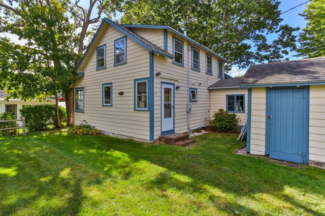 30 Monroe St, Wareham, MA 02532