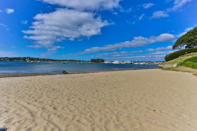 30 Monroe St, Wareham, MA 02532