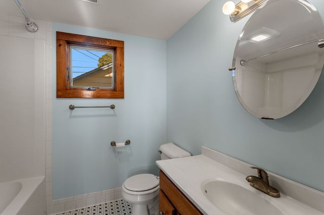 30 Monroe St, Wareham, MA 02532