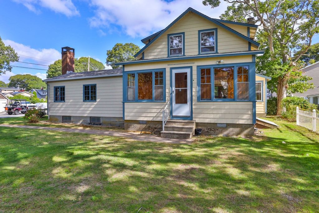 30 Monroe St, Wareham, MA 02532