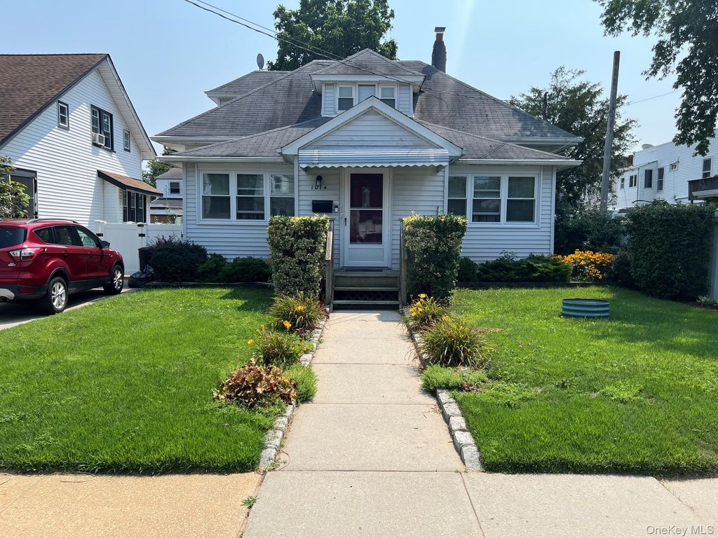 1014 Bonaparte Place, Baldwin, NY 11510 — exterior