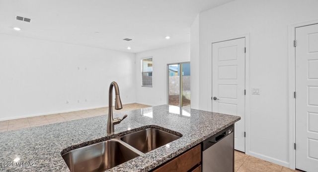 7093 W Muirwood Lane, Tucson, AZ 85757