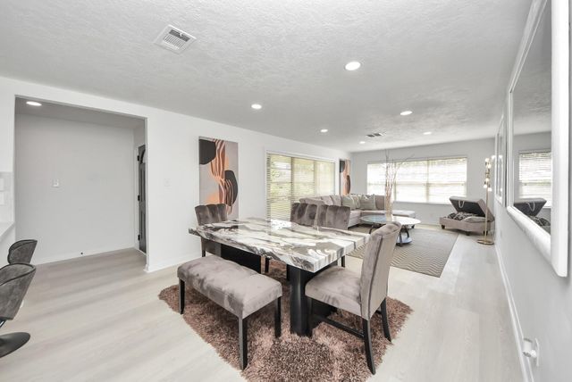 9610 Westview Drive, Houston, TX 77055