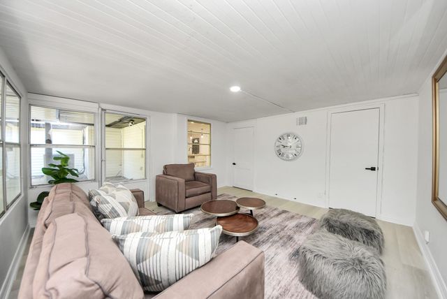 9610 Westview Drive, Houston, TX 77055