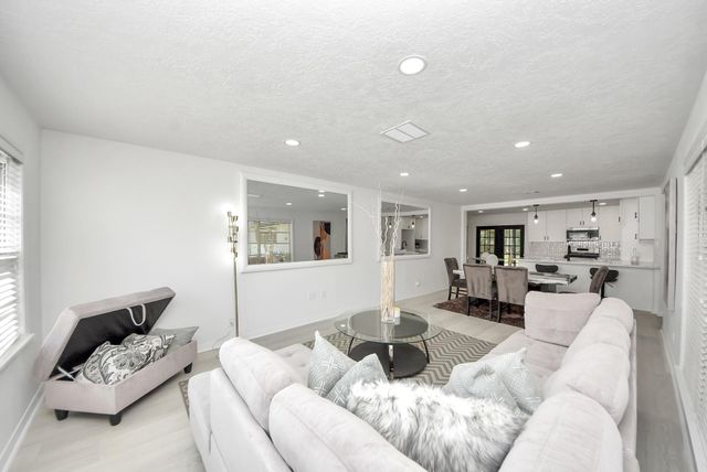 9610 Westview Drive, Houston, TX 77055