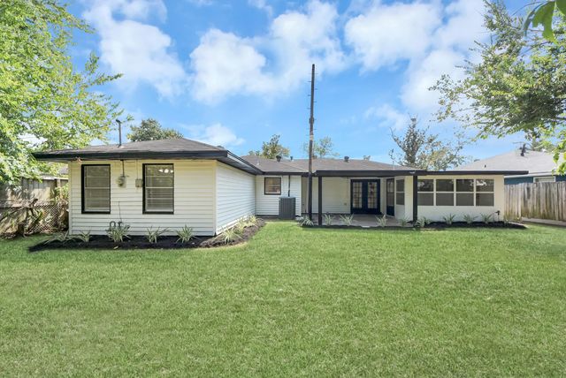 9610 Westview Drive, Houston, TX 77055