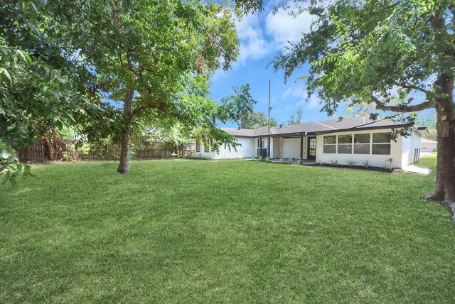 9610 Westview Drive, Houston, TX 77055